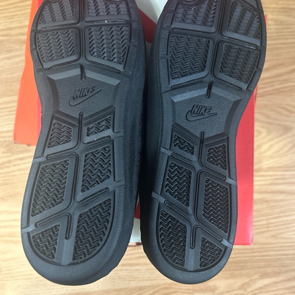 Men’s size 10 Nike tennis ultra flyknit - new w/box triple black - ultra rare! - Picture 7 of 9